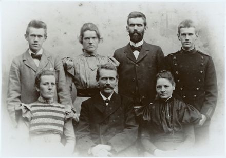 Viggo Monrad and his children - Resource cover image