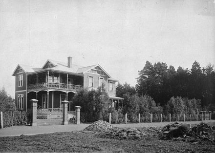 'Te Mahoe', residence of William Park, College Street