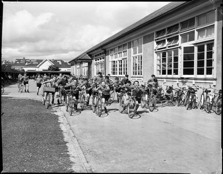 "Hungry Pupils Race Home For Lunch"