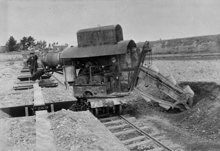 Men operating a metal loader at Longburn gravel pit.