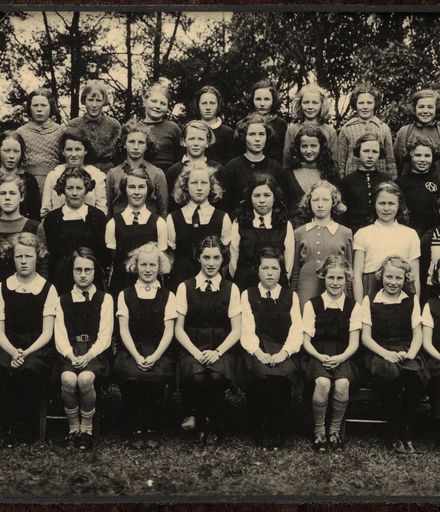 Terrace End School - Standard 5, 1940