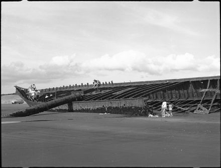 Page 2: "Hydrabad" shipwreck, Waiterere Beach