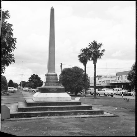 [Pahiatua cenotaph.] - Resource cover image