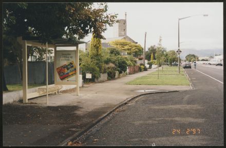 Bus shelter