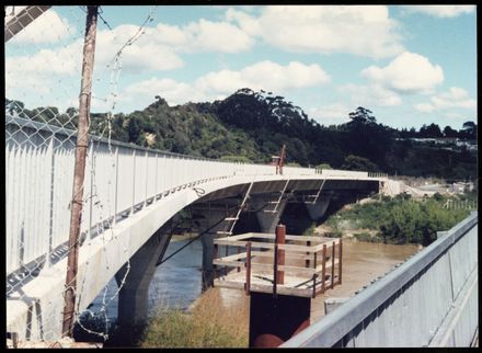 Construction of the Fitzherbert Bridge