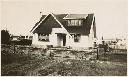 Page 1: 9 Carlton Avenue