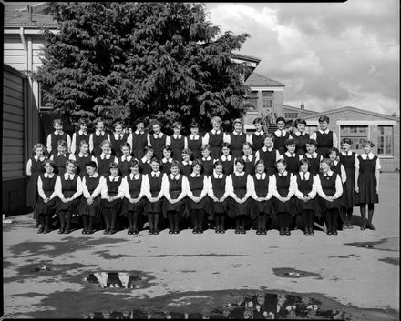 Girls Class, Palmerston North Technical High School - Resource cover image