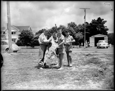 "Strong Winds an Advantage" Kite Flying at Hokowhitu Park - Resource cover image