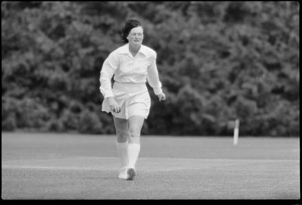 “Kiwi women coast to easy victory” - Resource cover image