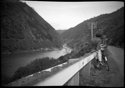 Figure beside the Gorge Road - Resource cover image