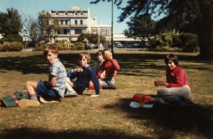 Pahiatua School pupils eating lunch in The Square, Palmerston North