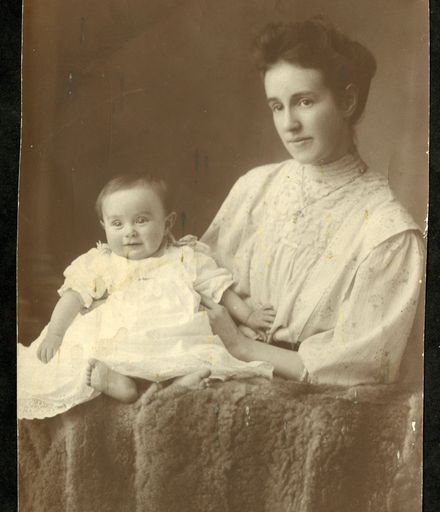 Tony Evans Collection: Edith Shortt and daughter, Betty