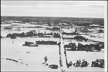 Stuart's Bend, Manawatu River in Flood