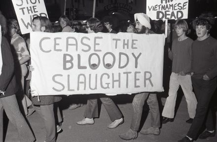 "2000 in Peaceful March Against War" "2000 in Peaceful March Against War"