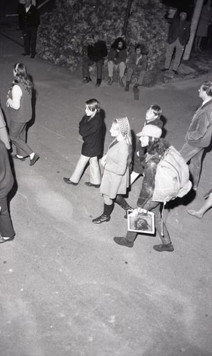 "2000 in Peaceful March Against War" "2000 in Peaceful March Against War"