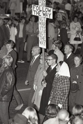 "2000 in Peaceful March Against War"