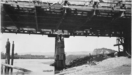 Construction of Fitzherbert Bridge