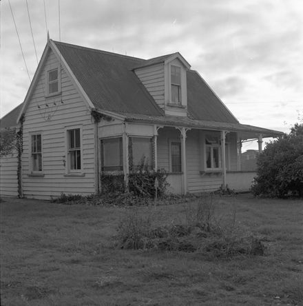 Clausen House, Pioneer Highway
