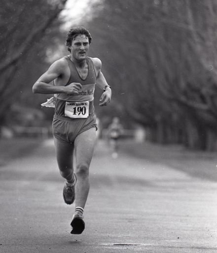 2022N_2017-20_039942 - Manawatu Lion Brown half-marathon 1984