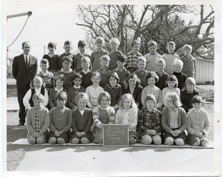 Bulls School - Class Photo Room 4, Standards 1 and 2 1970 - Resource cover image