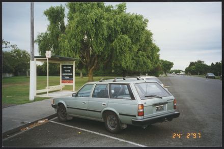 Bus shelter
