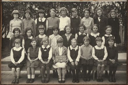 Terrace End School - Standard 2, 1933