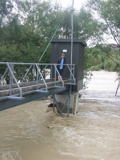 Manawatu River in flood February 2004 - Resource cover image