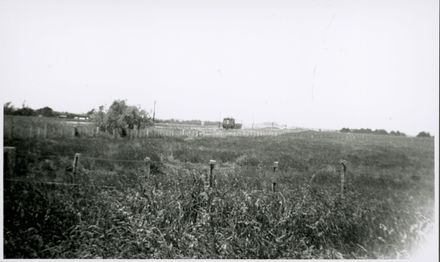 Railcars on Roberts Line Crossing Whakarongo - Resource cover image