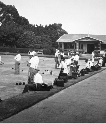 Lawn Bowls at Takaro Bowling, Tennis and Croquet Club