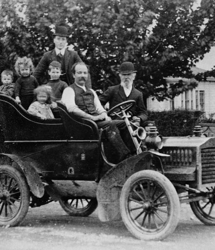 Arthur Hopwood and family in early car