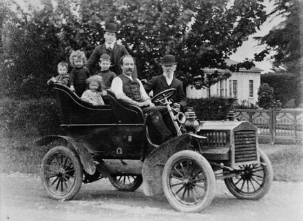 Arthur Hopwood and family in early car