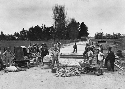 Roadmen working at Rangitikei Line