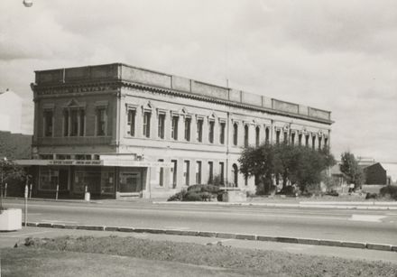 Coles building, The Square