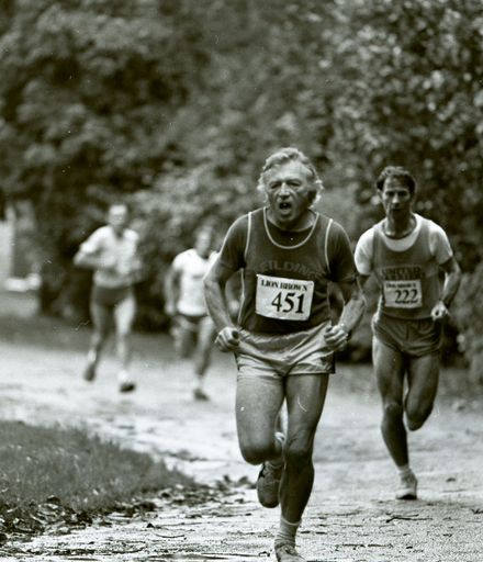 2022N_2017-20_039929 - Manawatu Lion Brown half-marathon 1984