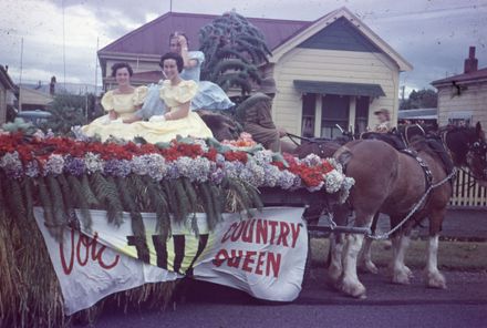 Floral Parade - 'Country Queen' Float
