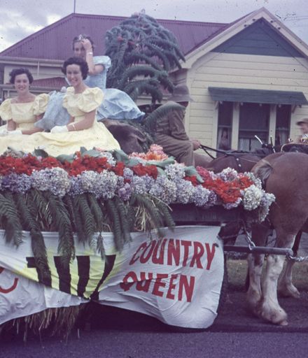 Floral Parade - 'Country Queen' Float