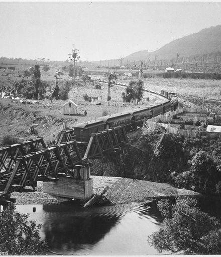Train crossing the Waikanae Bridge