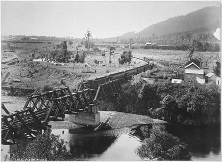 Train crossing the Waikanae Bridge