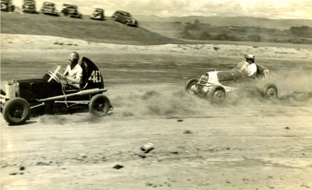 Midget car racing, Awapuni - Resource cover image