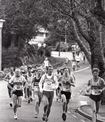 2022N_2017-20_039635 - Manawatu Lion Brown half-marathon 1984