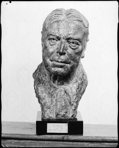 2015N_ClelandS1B17_012993 - Portrait bust of Sir Walter Nash