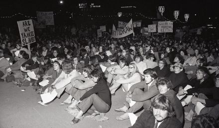 "2000 in Peaceful March Against War"