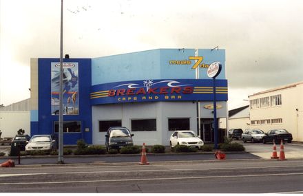 Breakers Cafe and Bar