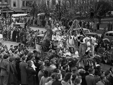 Victory over Japan celebration parade, The Square