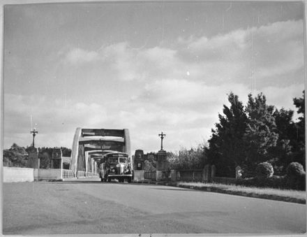 Public bus on the Fitzherbert Bridge