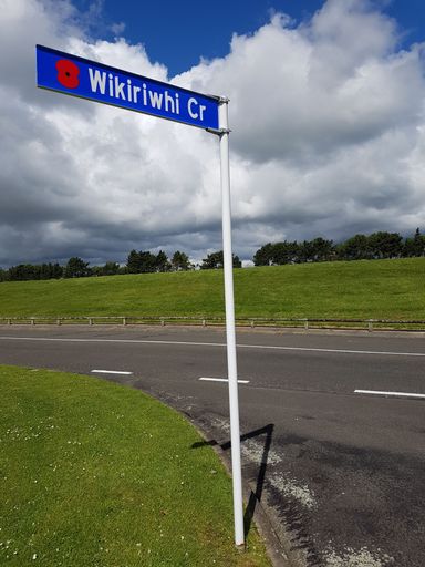 Wikiriwhi Crescent street sign with poppy
