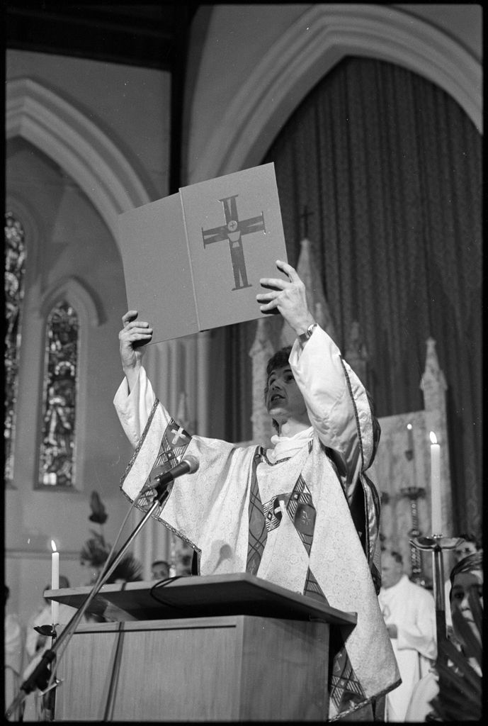 "City's new Bishop takes mitre"