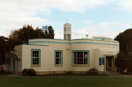 "Ladies Rest", The Square