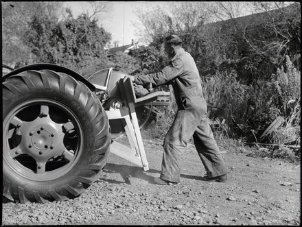 Tractor - Wood Saw Attachment Demonstration