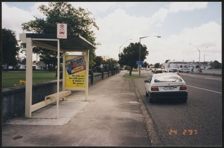 Bus shelter